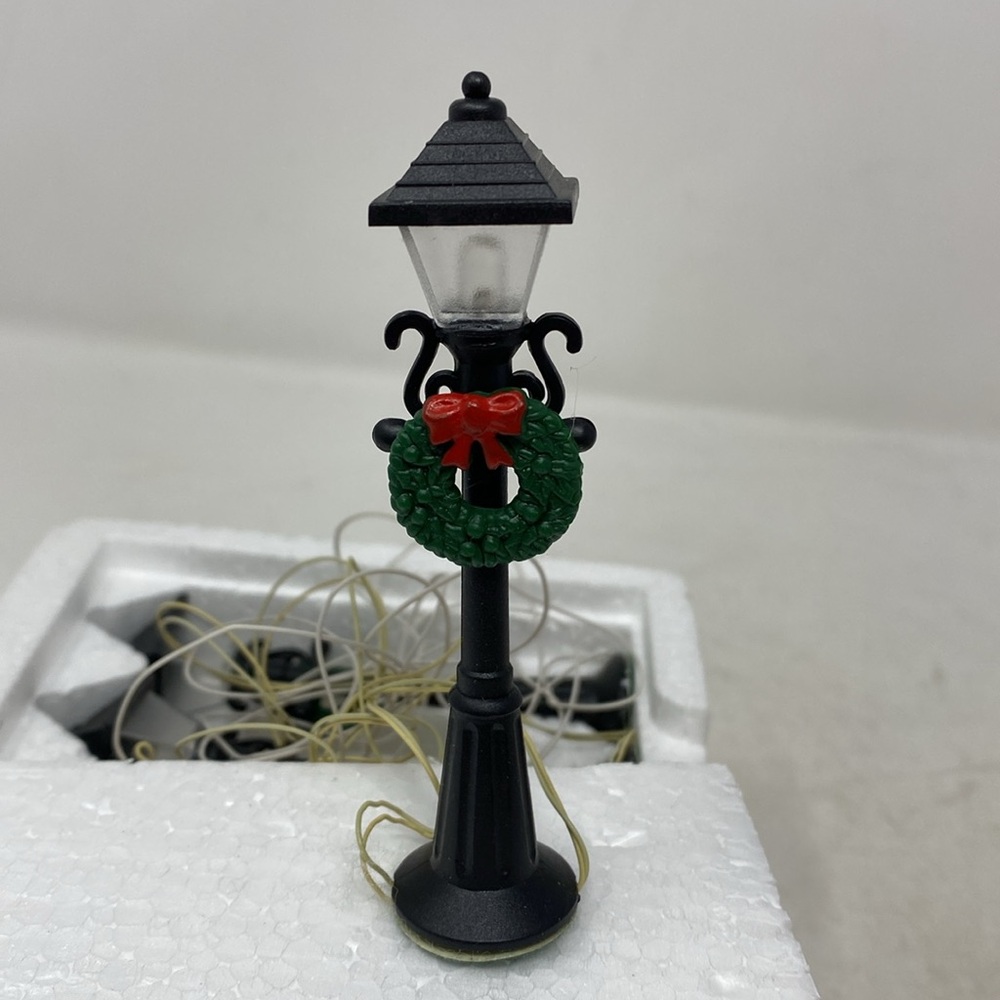 NWT Vintage Dept. 56 Set of 4 Village Turn of the Century Lampposts